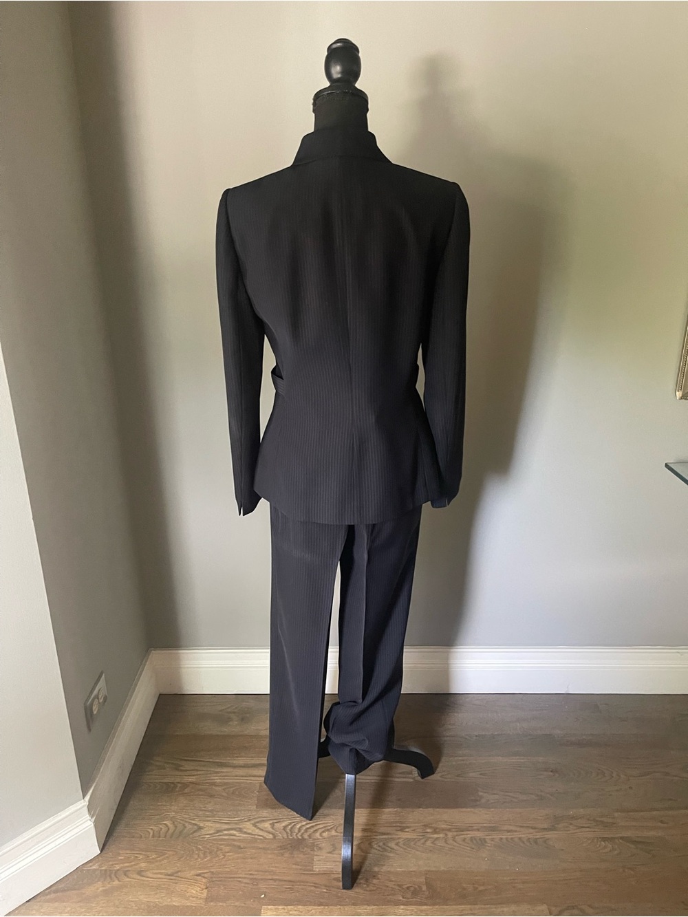 Tahari Arthur S Levine Dark Blue Pinstripe-Lined Women's Blazer Size 6 - Picture 3 of 13